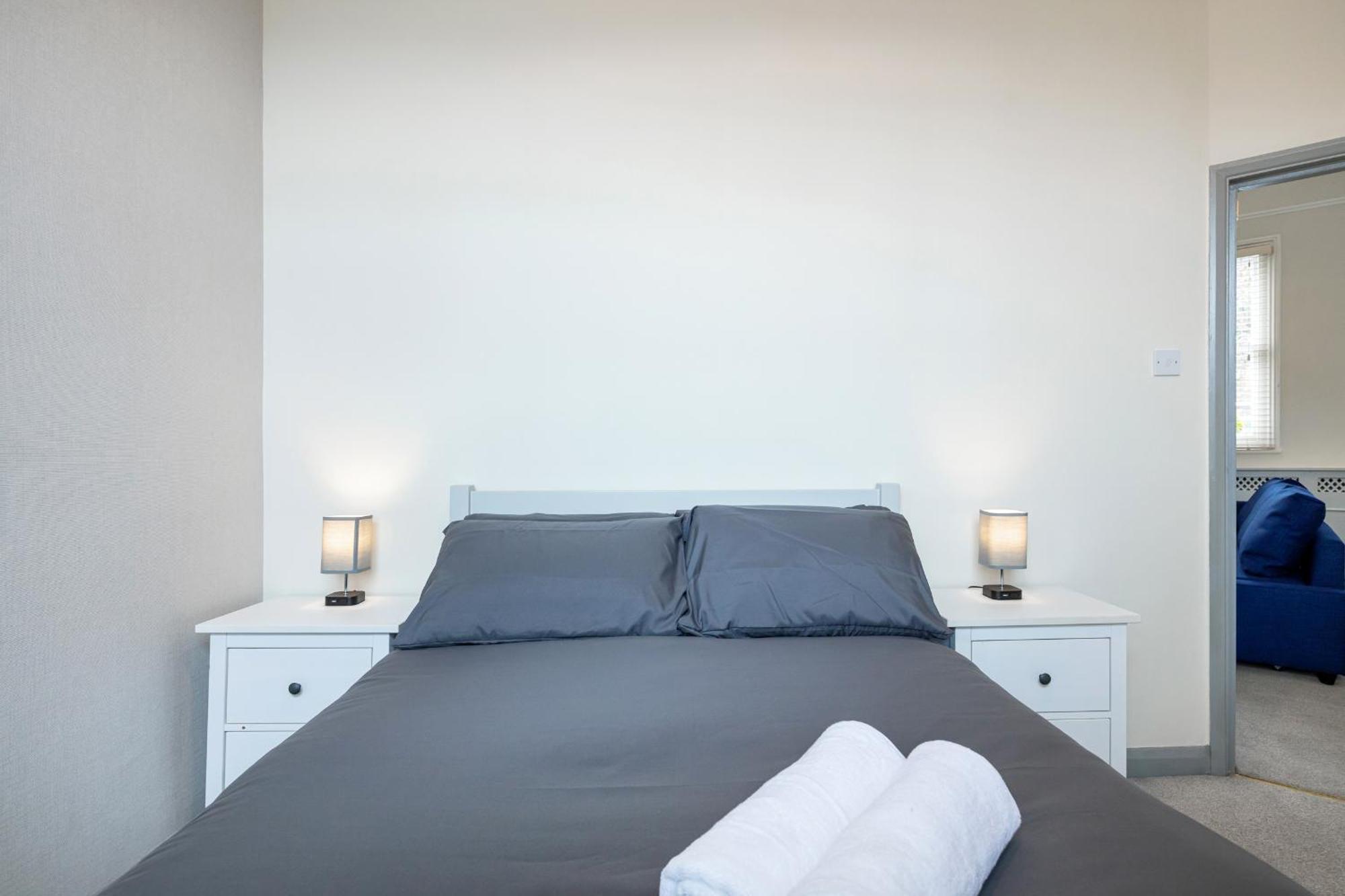 5A - Bright And Airy 2 Bedroom Apartment - Close To Central Londen Buitenkant foto