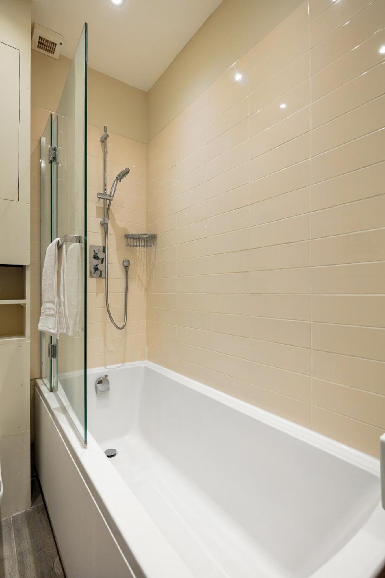 5A - Bright And Airy 2 Bedroom Apartment - Close To Central Londen Buitenkant foto