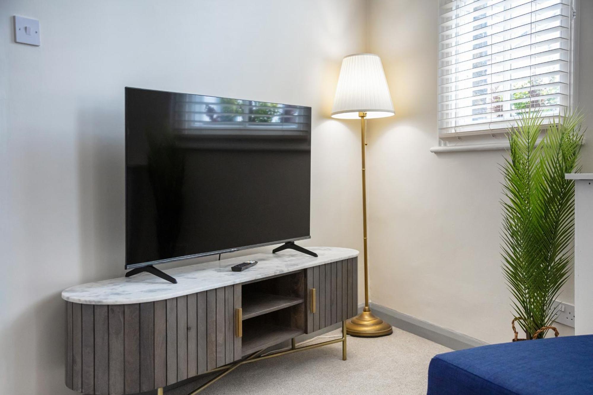 5A - Bright And Airy 2 Bedroom Apartment - Close To Central Londen Buitenkant foto